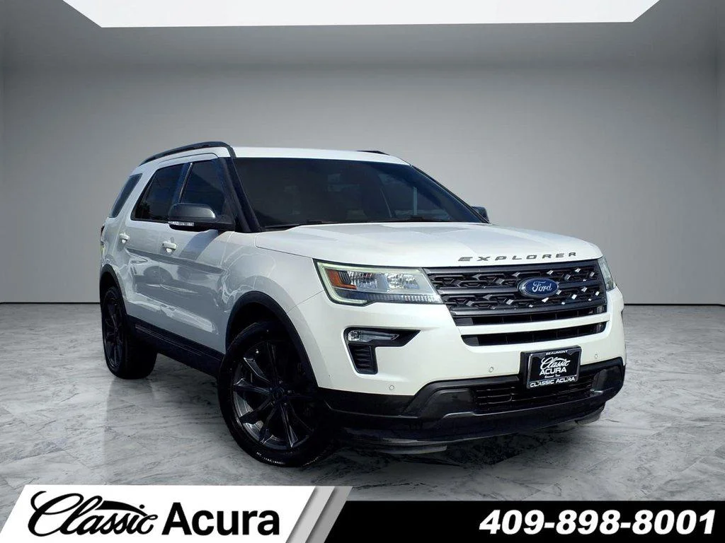 Used 2018 Oxford White Ford XLT image 1