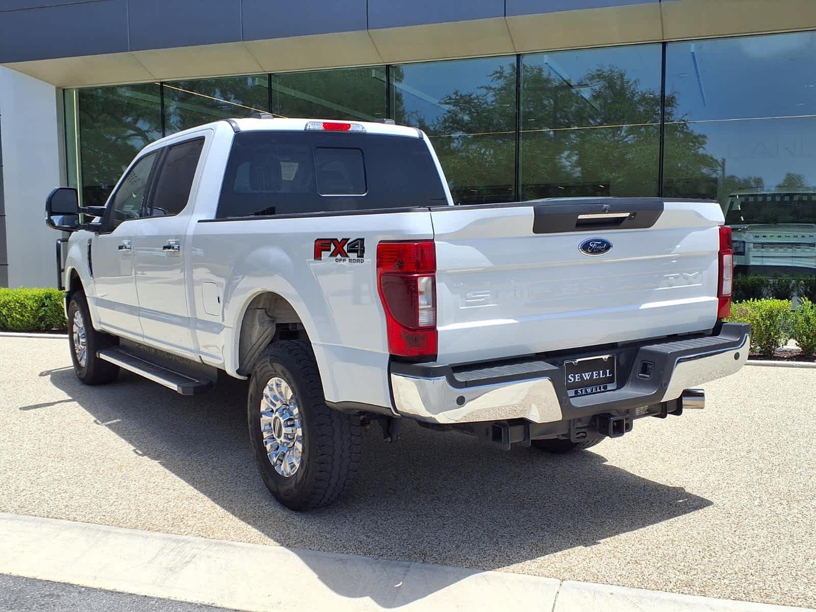 Used 2022 Star White Metallic Tri-Coat Ford LARIAT image 5