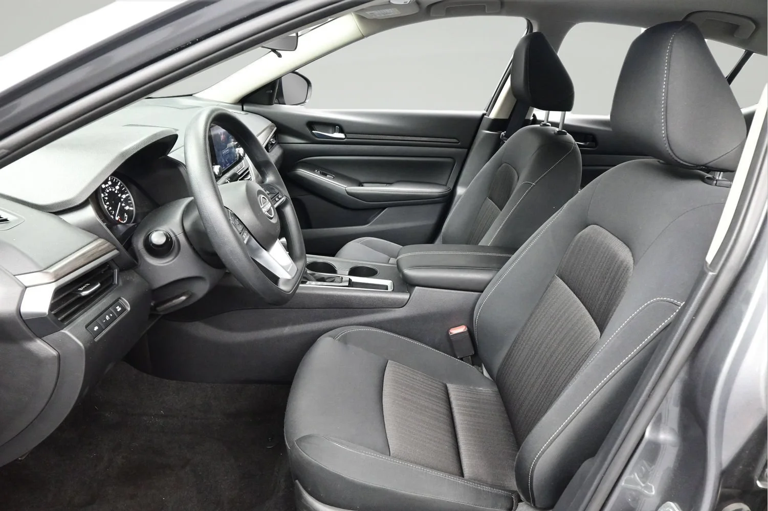 Certified Used 2025 Gun Metallic Nissan SV image 9