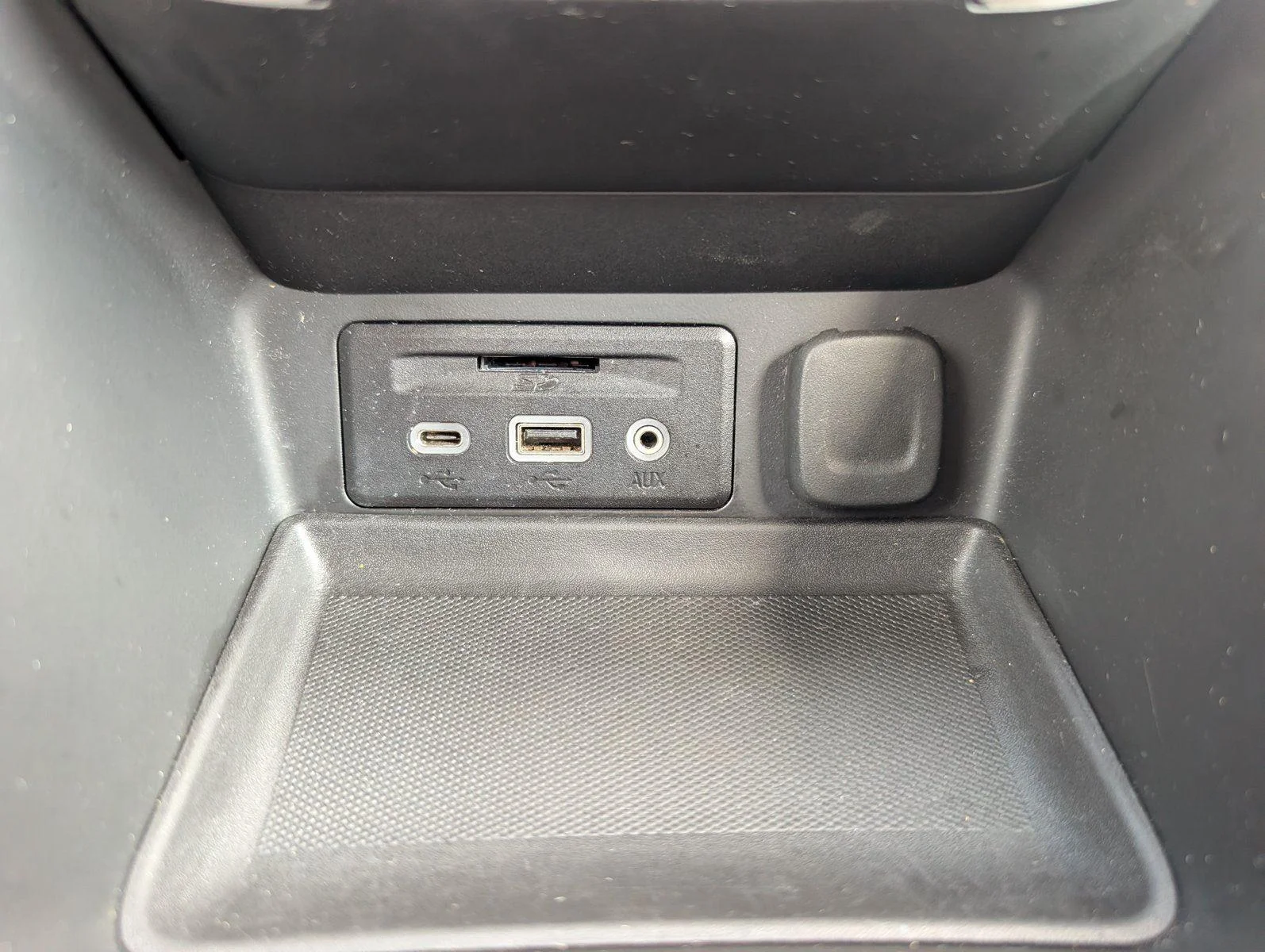 Used 2024 Sterling Metallic GMC SLT image 18