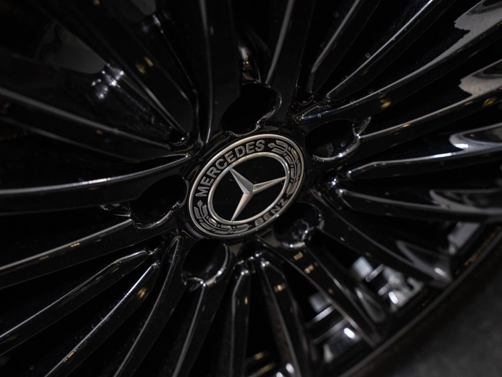 New 2027 Black Mercedes-Benz GLC 300 Coupe image 8