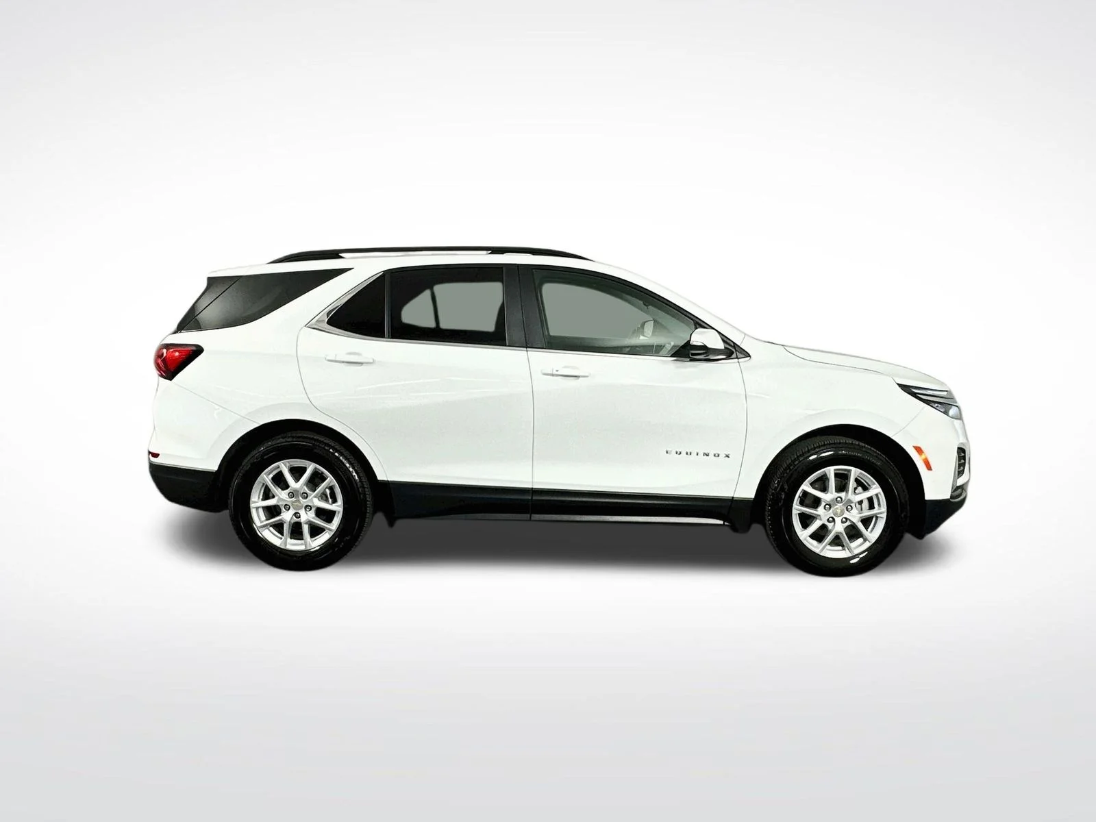 Used 2024 Summit White Chevrolet LT image 9