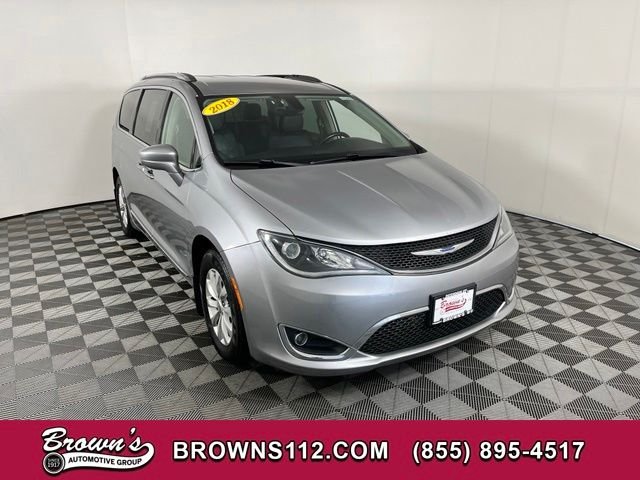 2018 Chrysler Pacifica Touring L's photo