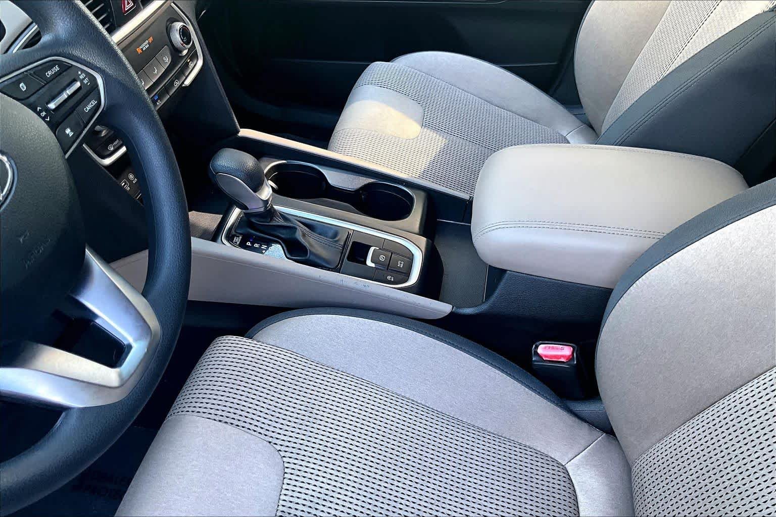 Used 2019 Twilight Black Hyundai SE image 17