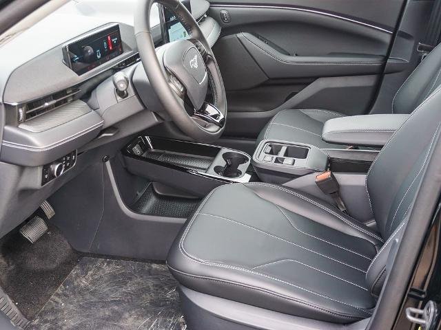 New 2026 Shadow Black Ford Select image 42