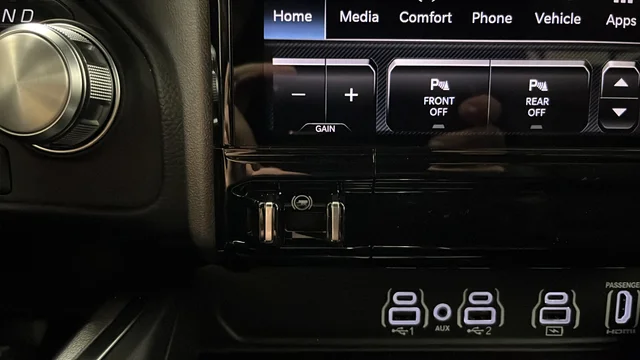 New 2026 Diamond Black Crystal Pearl-Coat Exterior Paint RAM Laramie image 31