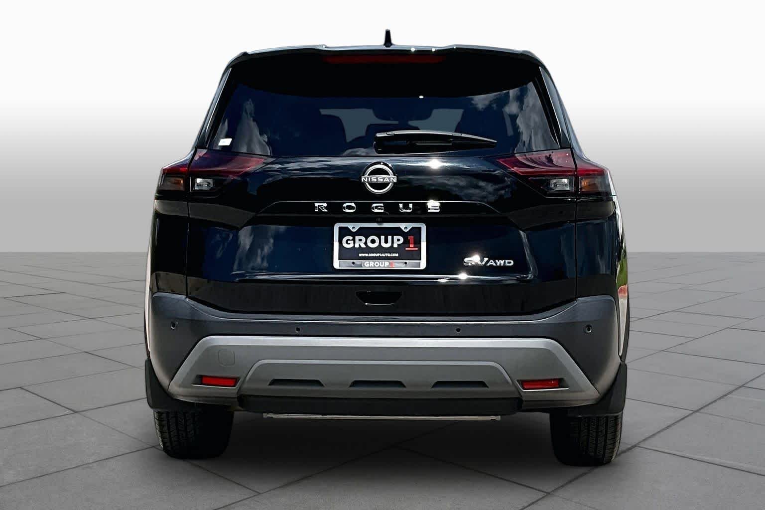 Used 2023 Super Black Nissan SV image 5