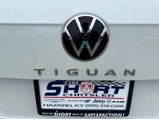 Used 2023  Volkswagen 2.0T SE R-Line Black image 15
