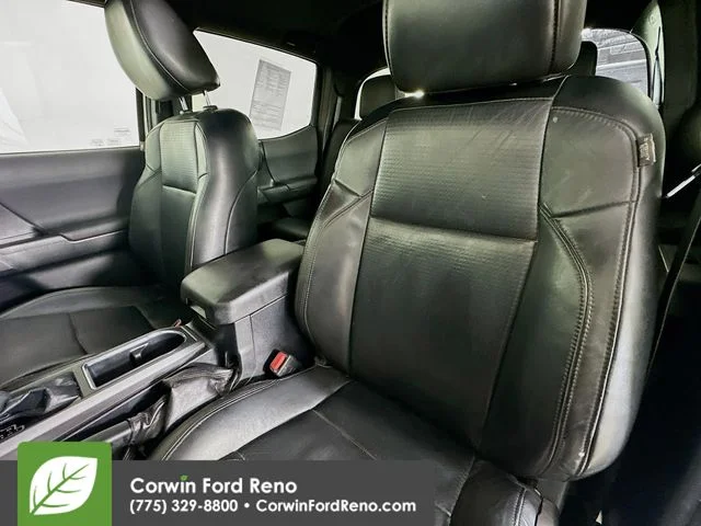Used 2018 Super White Toyota TRD Off-Road image 20