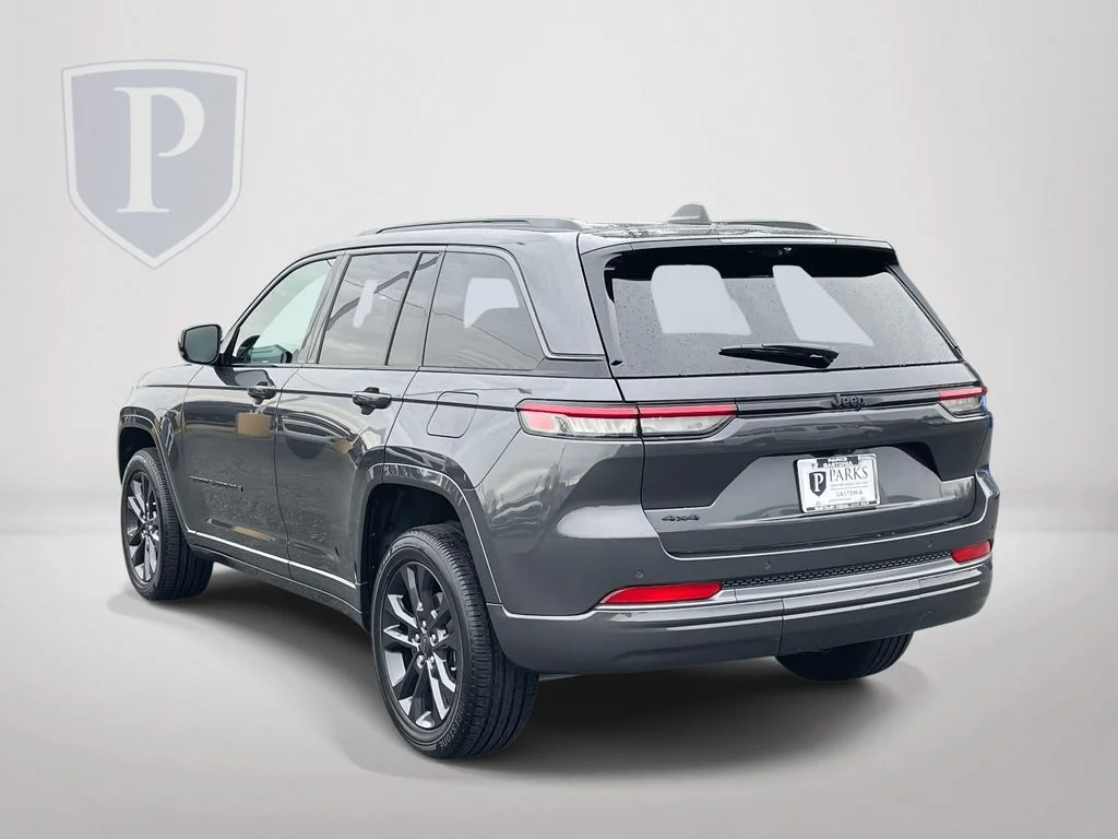 New 2026 Baltic Gray Metallic Clear-Coat Exterior Paint Jeep Limited Reserve image 6