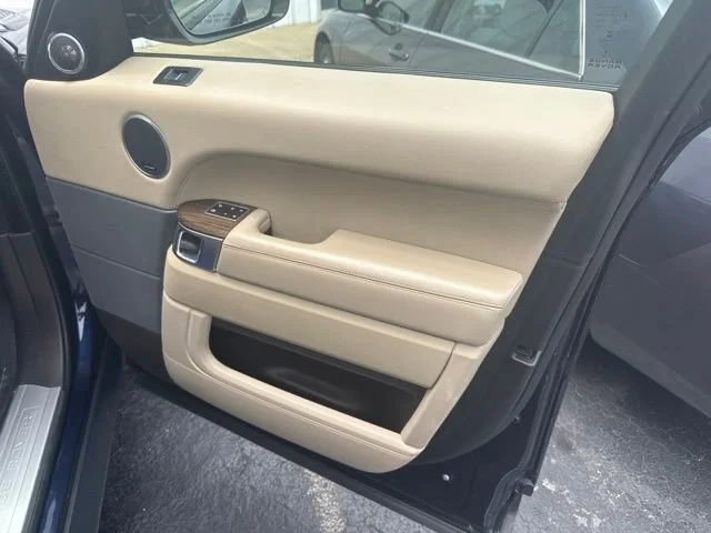 Used 2015 Blue Land Rover 3.0L V6 Supercharged HSE image 24