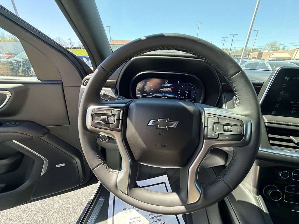 Used 2024 Black Chevrolet Z71 image 20