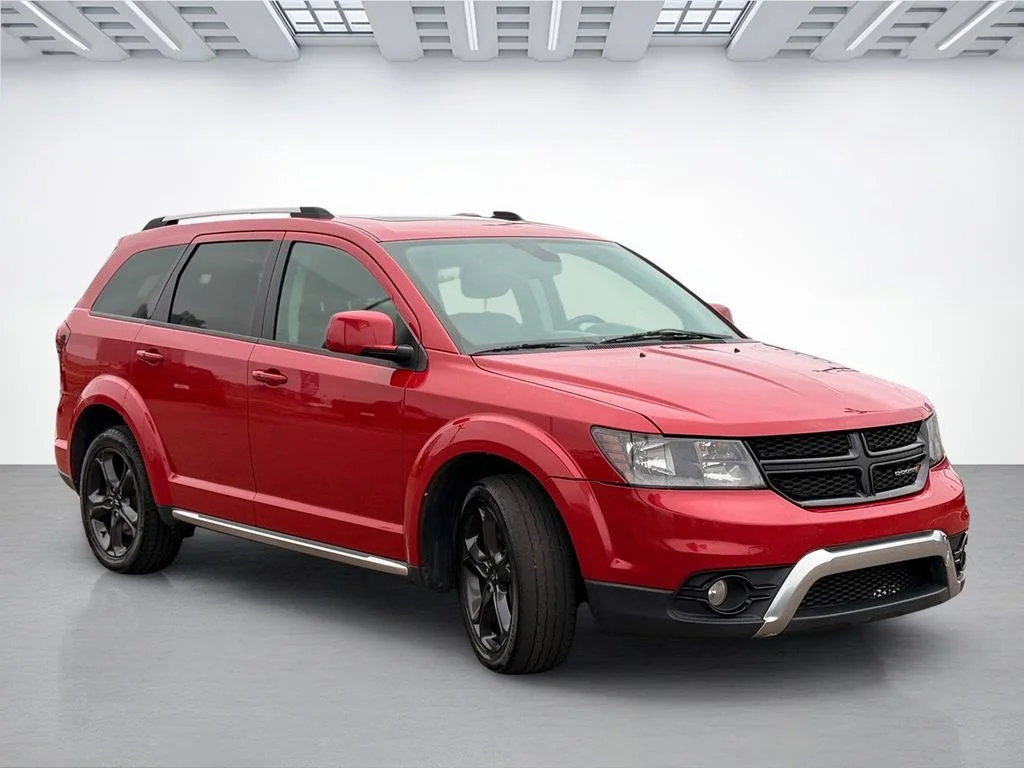 Used 2020 Red Dodge Crossroad image 6