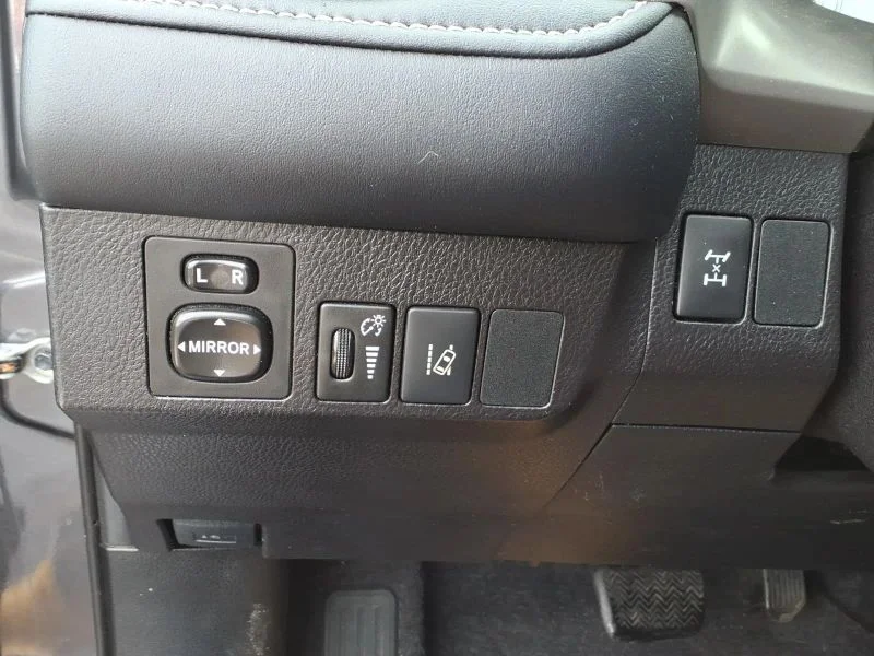 Used 2018 Gray Toyota XLE Sport Utility 4D image 28