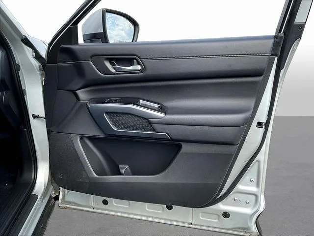 Used 2025 Silver Nissan SL image 30
