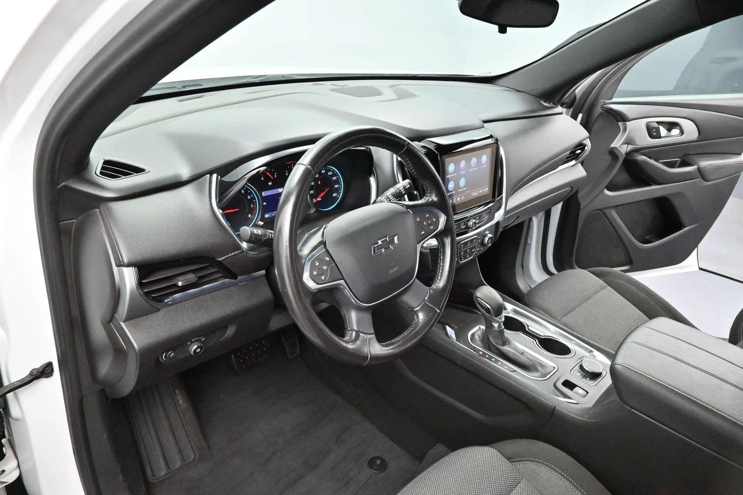 Used 2022 Summit White Chevrolet LT Cloth image 13