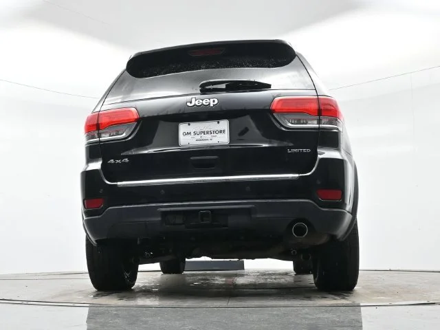 Used 2017 Diamond Black Crystal Pearlcoat Jeep Limited image 14