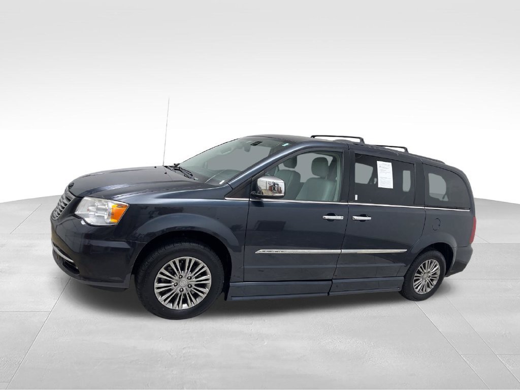 Used 2014 Gray Chrysler Touring-L image 2