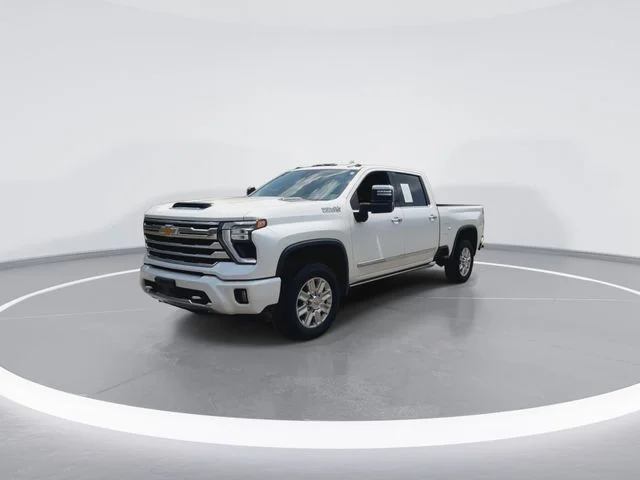 Used 2025 Beige Chevrolet High Country image 5