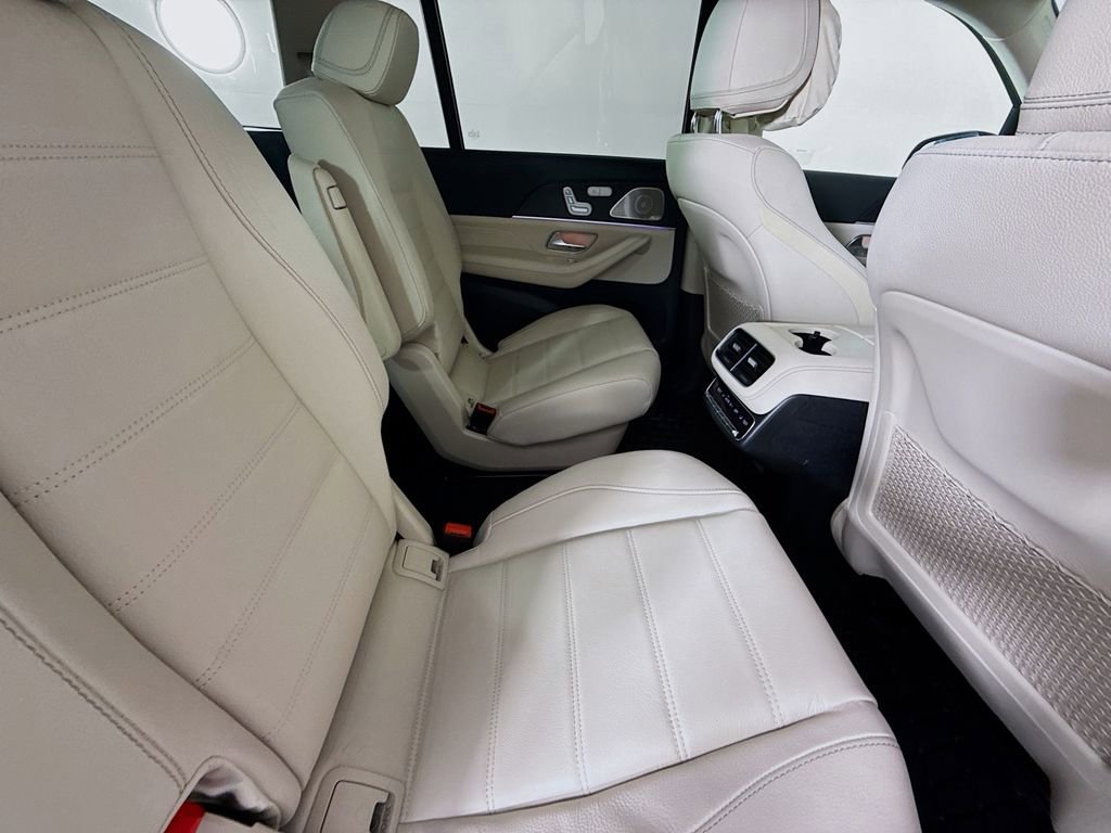 New 2026 MANUFAKTUR Moonlight White Metallic Mercedes-Benz GLS 580 image 64