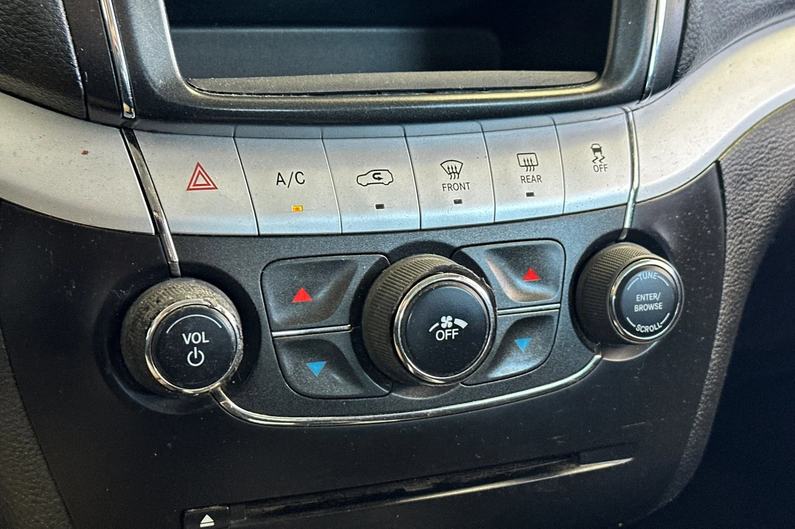 Used 2015 Redline 2 Coat Pearl Dodge American Value Pkg image 19