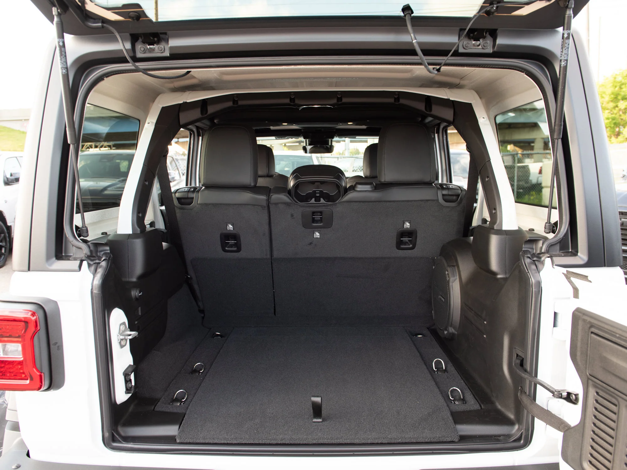 New 2026 White Jeep Willys 392* 470 HORSEPOWER, Nappa Leather, Steel Bumpers image 25