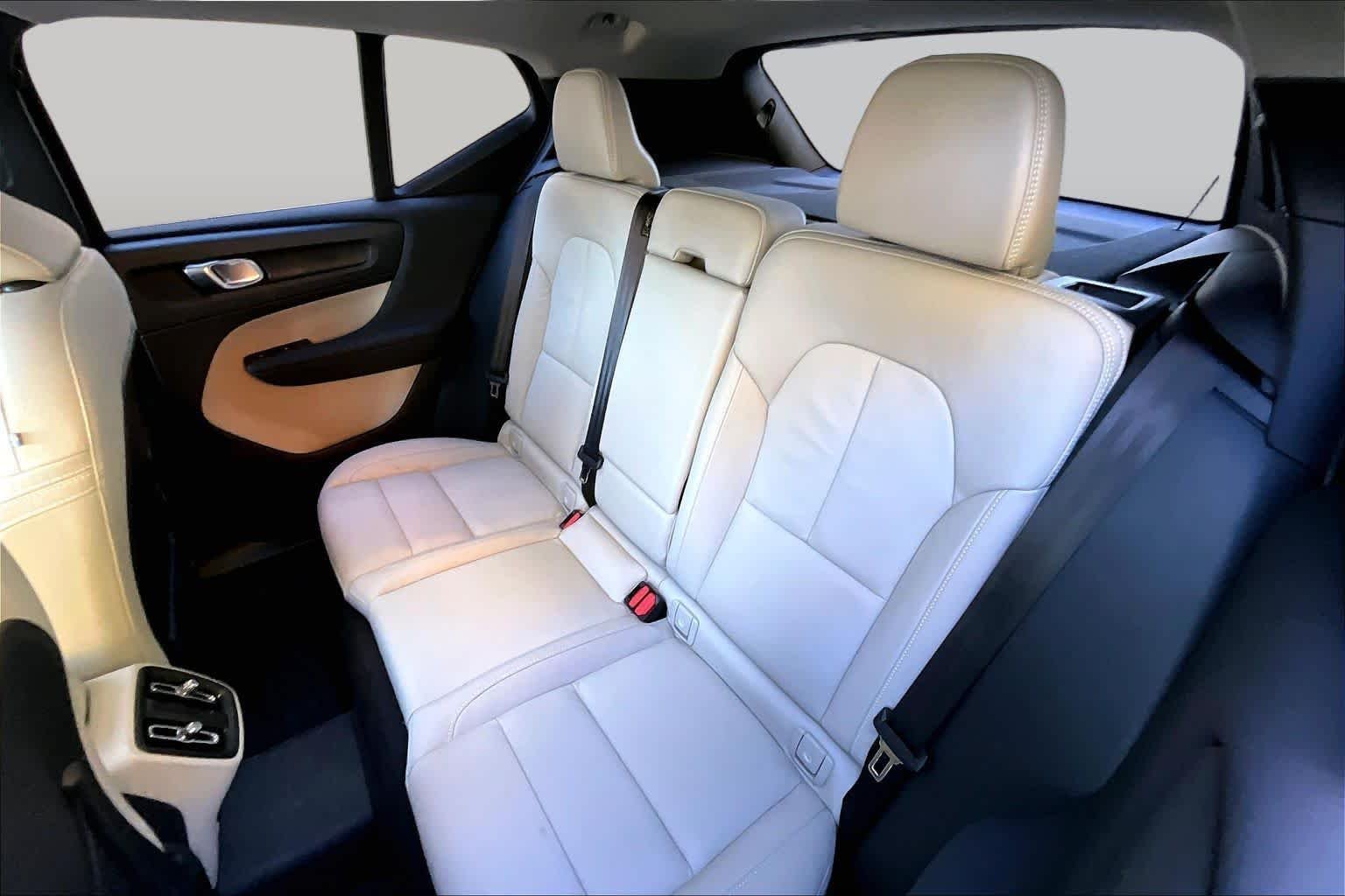 Used 2024 Crystal White Metallic Volvo Plus Bright Theme image 20