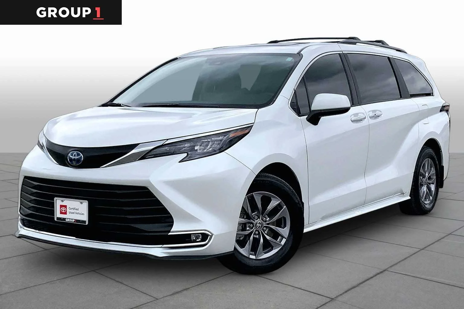 2024 Toyota Sienna XLE 8-Passenger Hybrid FWD's photo