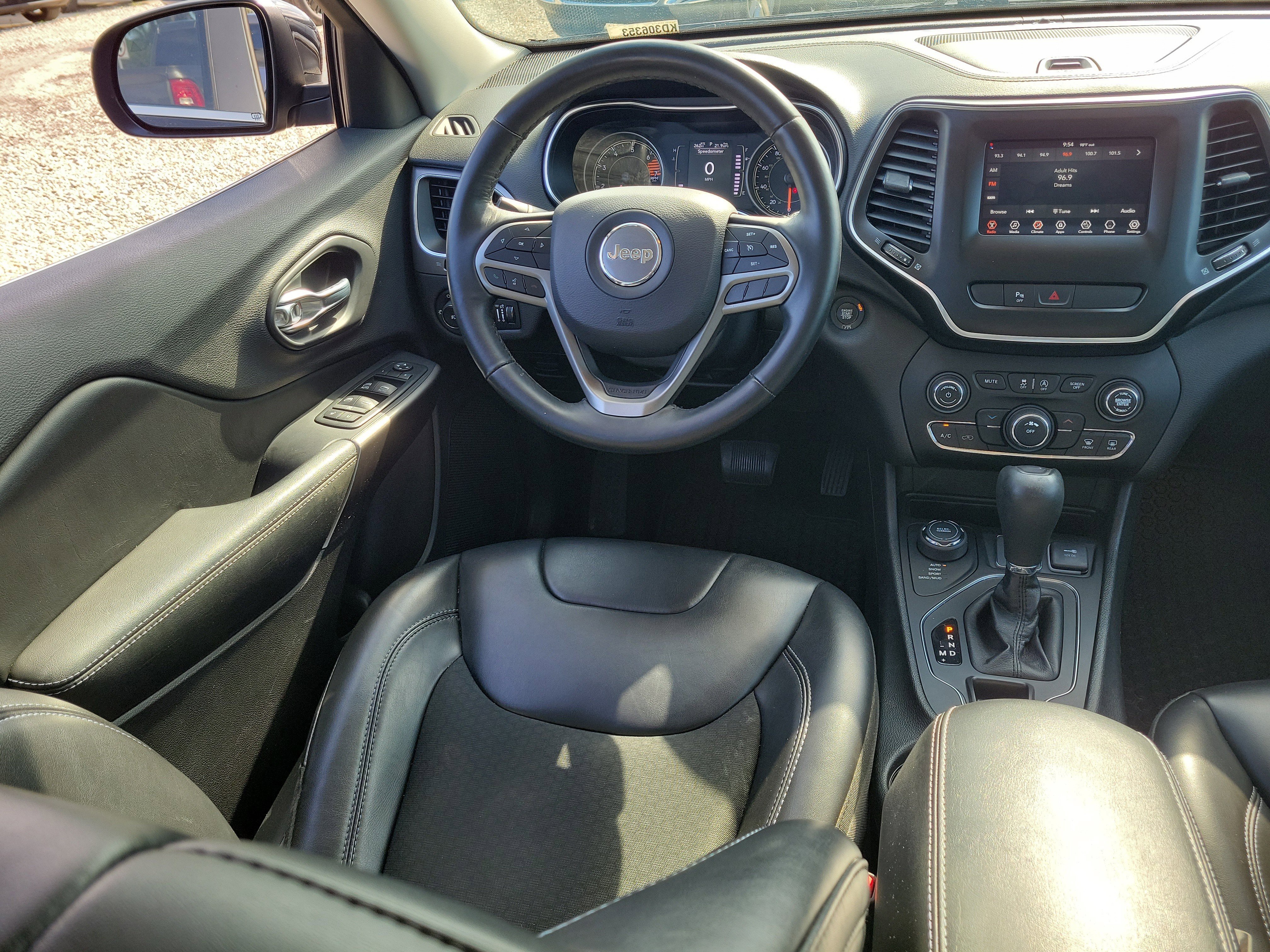 Used 2019 Diamond Black Crystal Pearlcoat Jeep Latitude Plus image 17