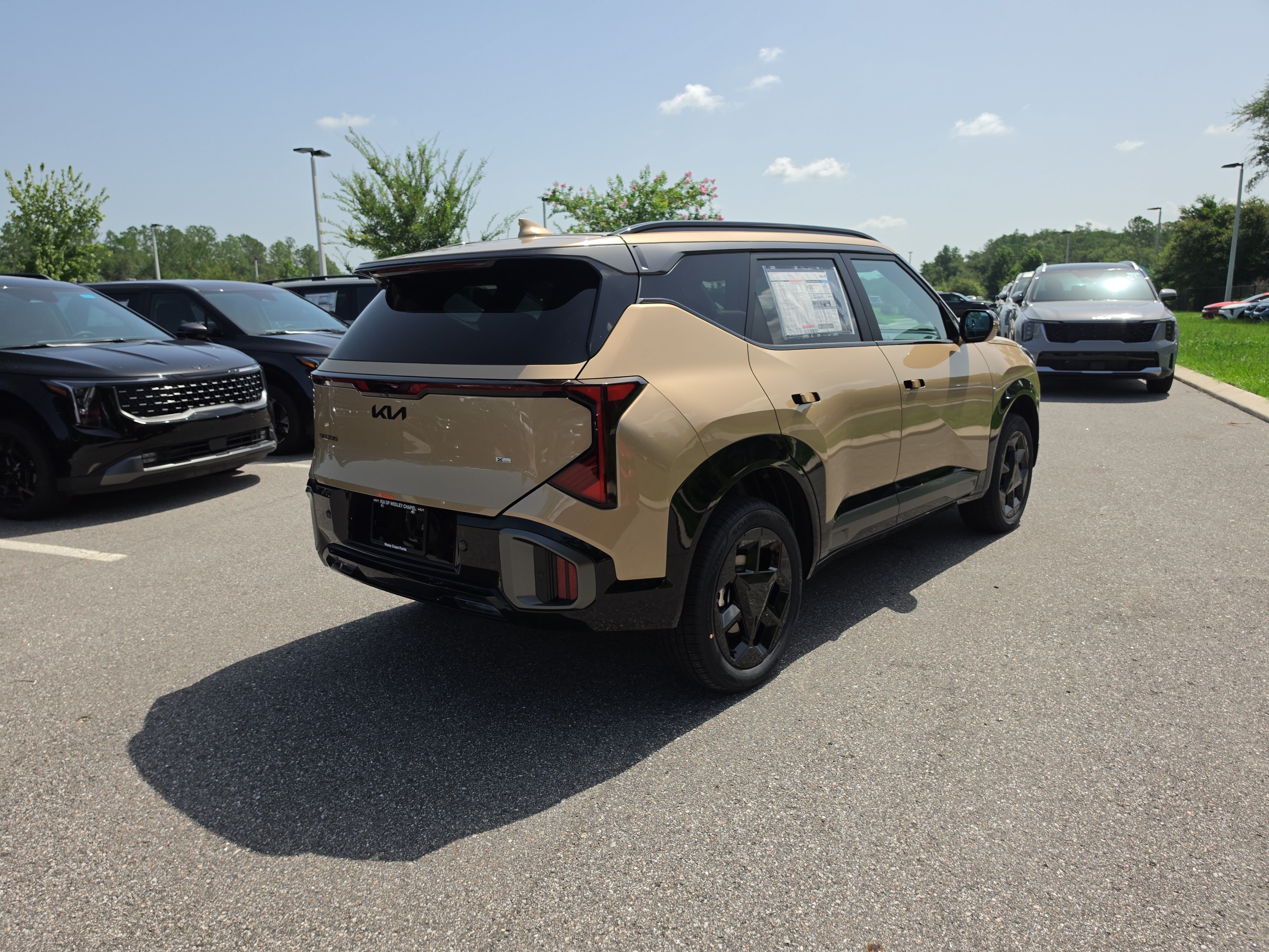 New 2027 Terrain Brown Kia X-Line S image 8