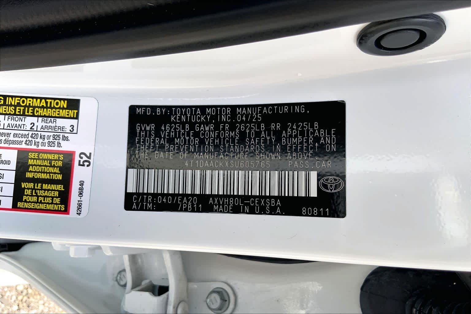 Used 2025 Ice Cap Toyota SE image 36
