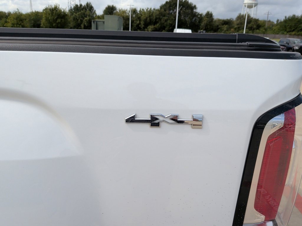 Used 2022 White GMC Elevation image 10