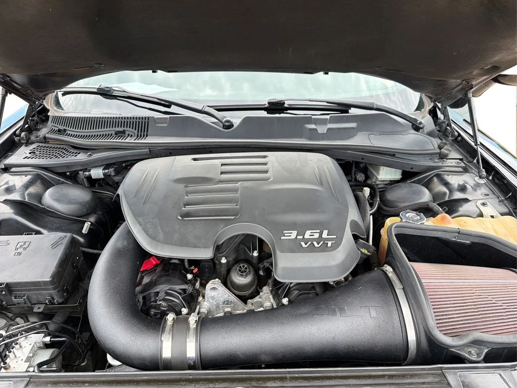 Used 2018 Pitch Black Clearcoat Dodge SXT image 12