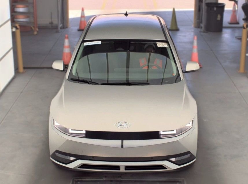 Used 2024 Gold Hyundai SEL image 11