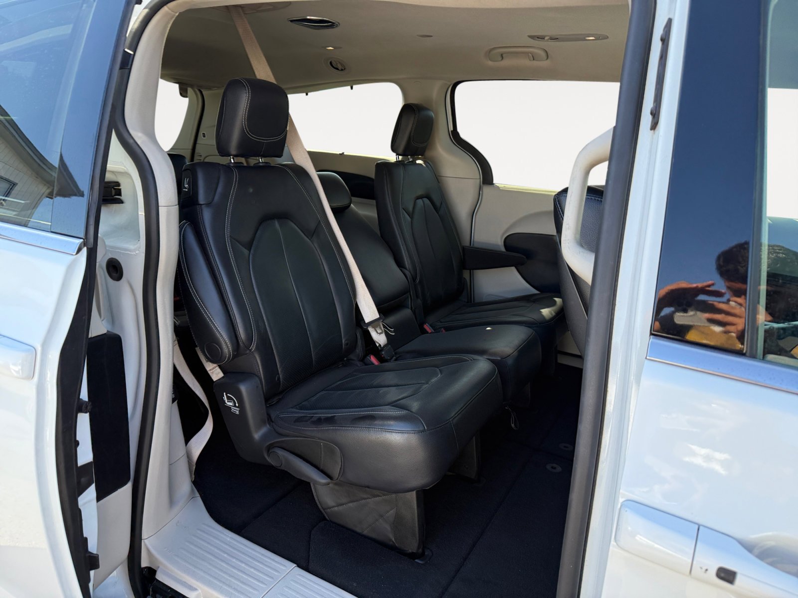 Used 2022 Bright White Clearcoat Chrysler Touring L image 18