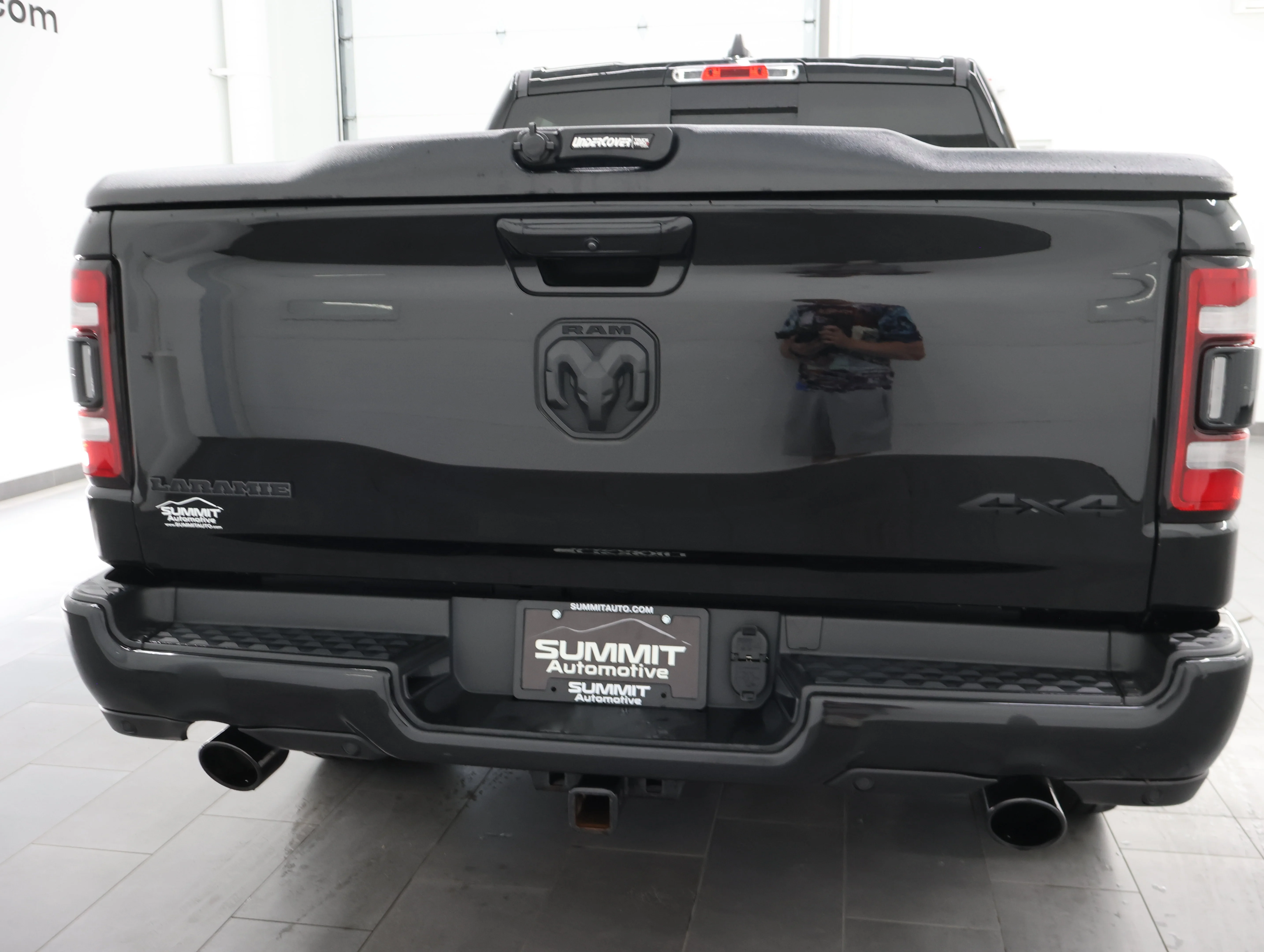 Used 2021 Diamond Black Crystal Pearlcoat Ram Laramie image 28