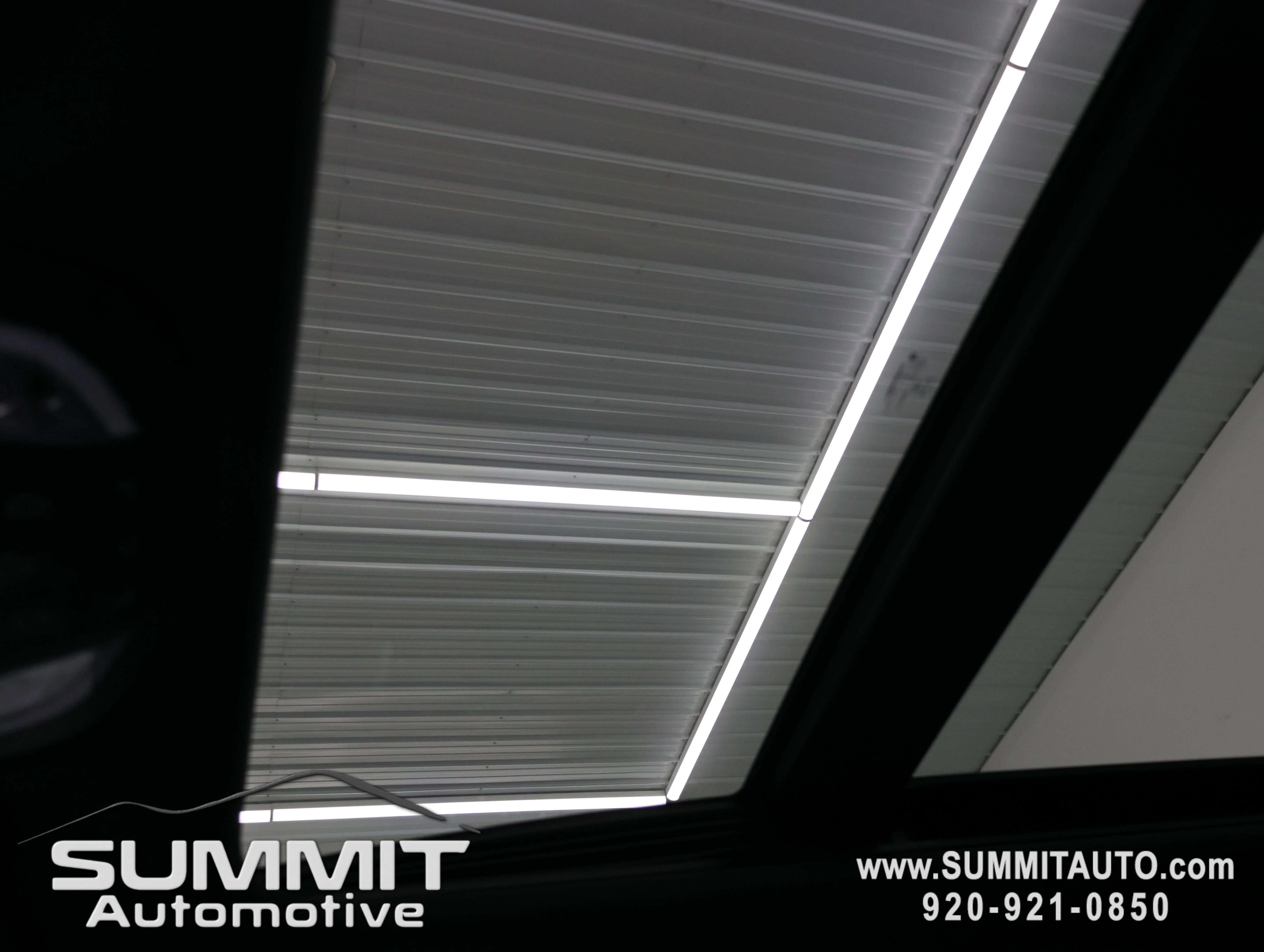 New 2027 Diamond Black Crystal Pearl-Coat Exterior Paint Chrysler Limited image 14