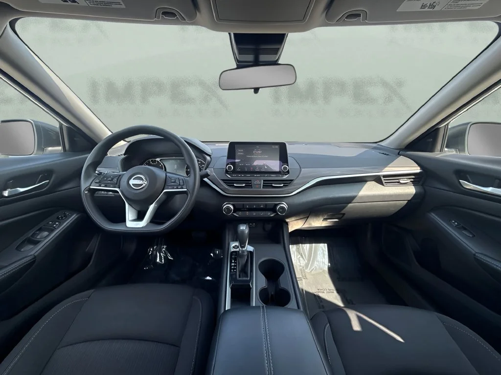 Used 2025 White Nissan 2.5 SV image 11