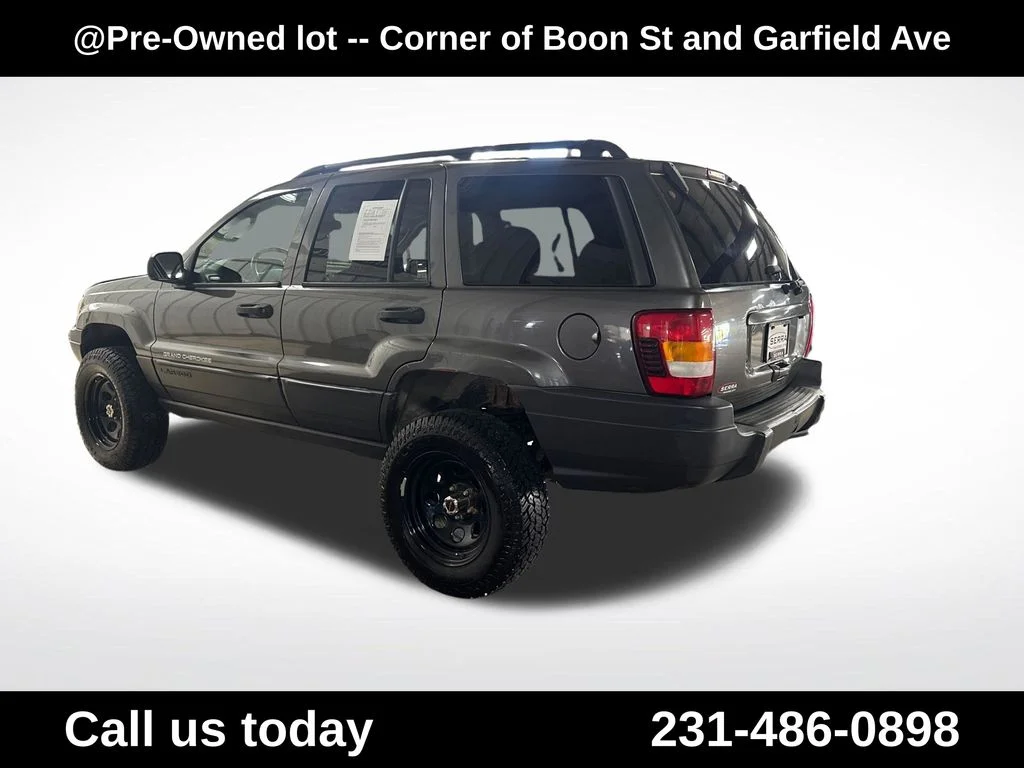 Used 2003  Jeep Laredo image 3