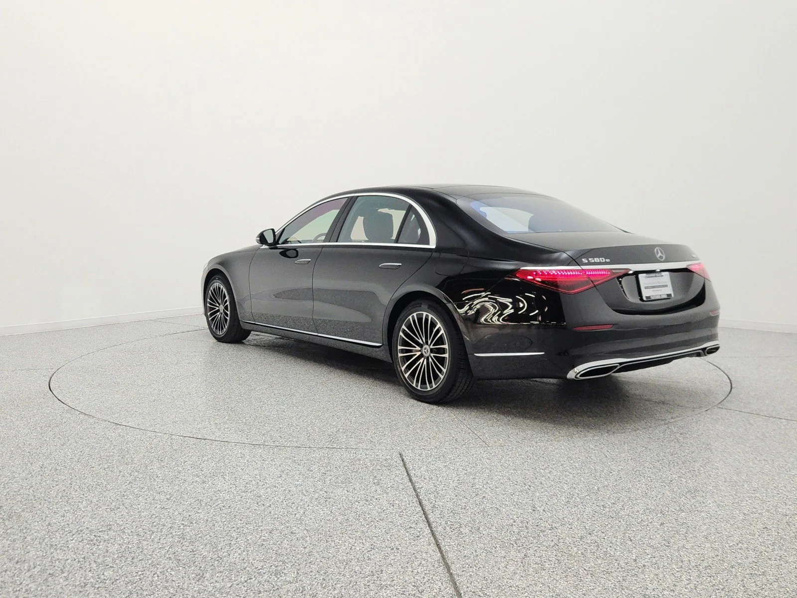 Used 2023 Obsidian Black Mercedes-Benz S 580e 4MATIC® Sedan image 7