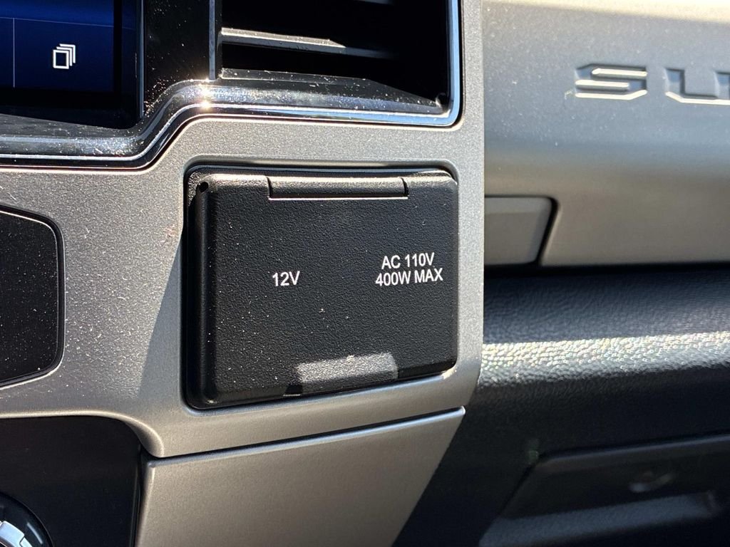 Used 2022 White Ford Lariat image 32