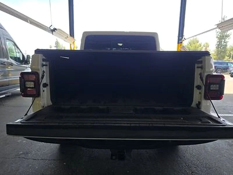 Used 2021 White Jeep Rubicon image 17