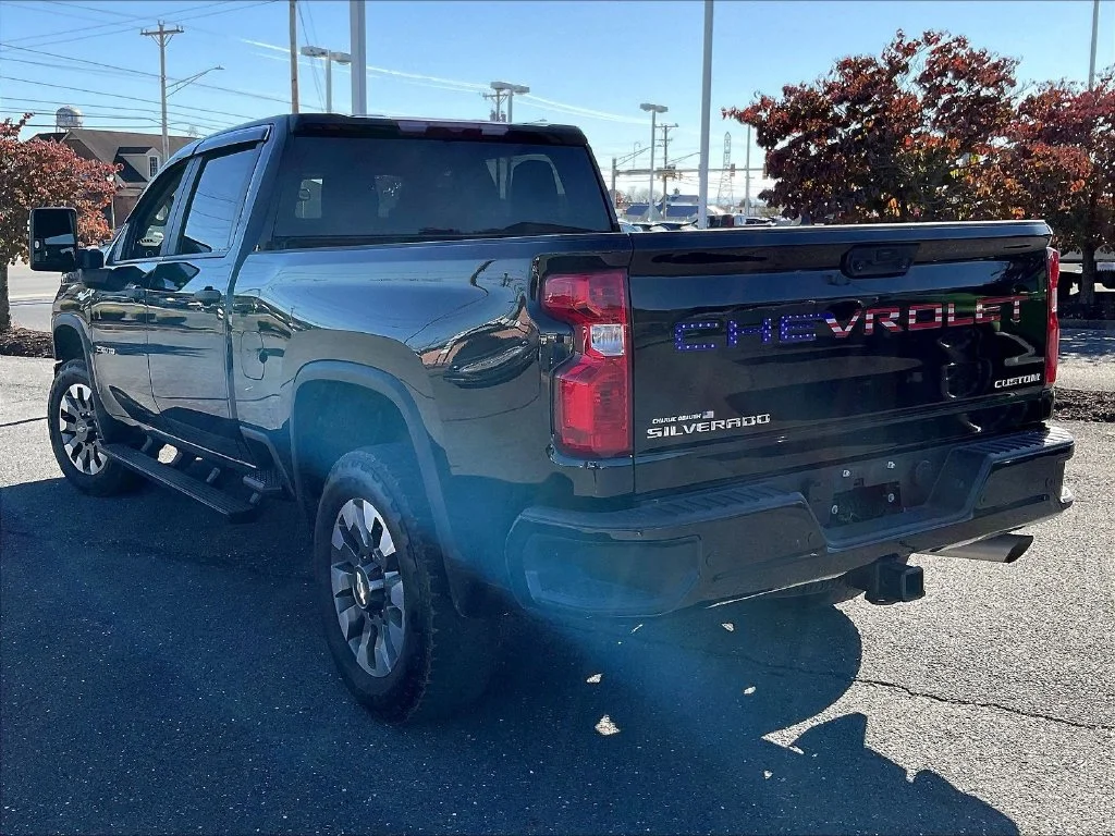 Used 2025 Black Chevrolet Custom image 3