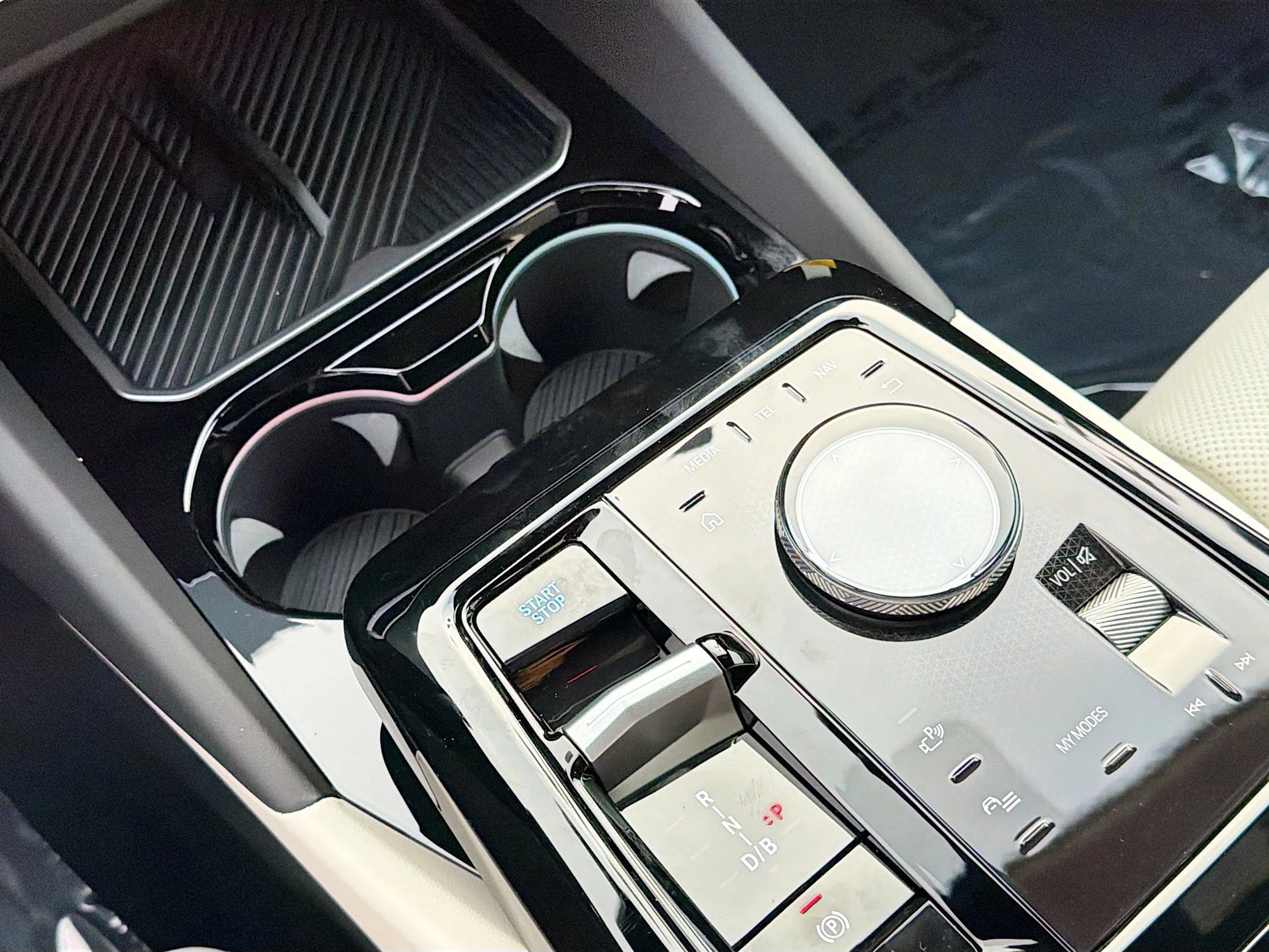 New 2026 Alpine White BMW eDrive40 image 29