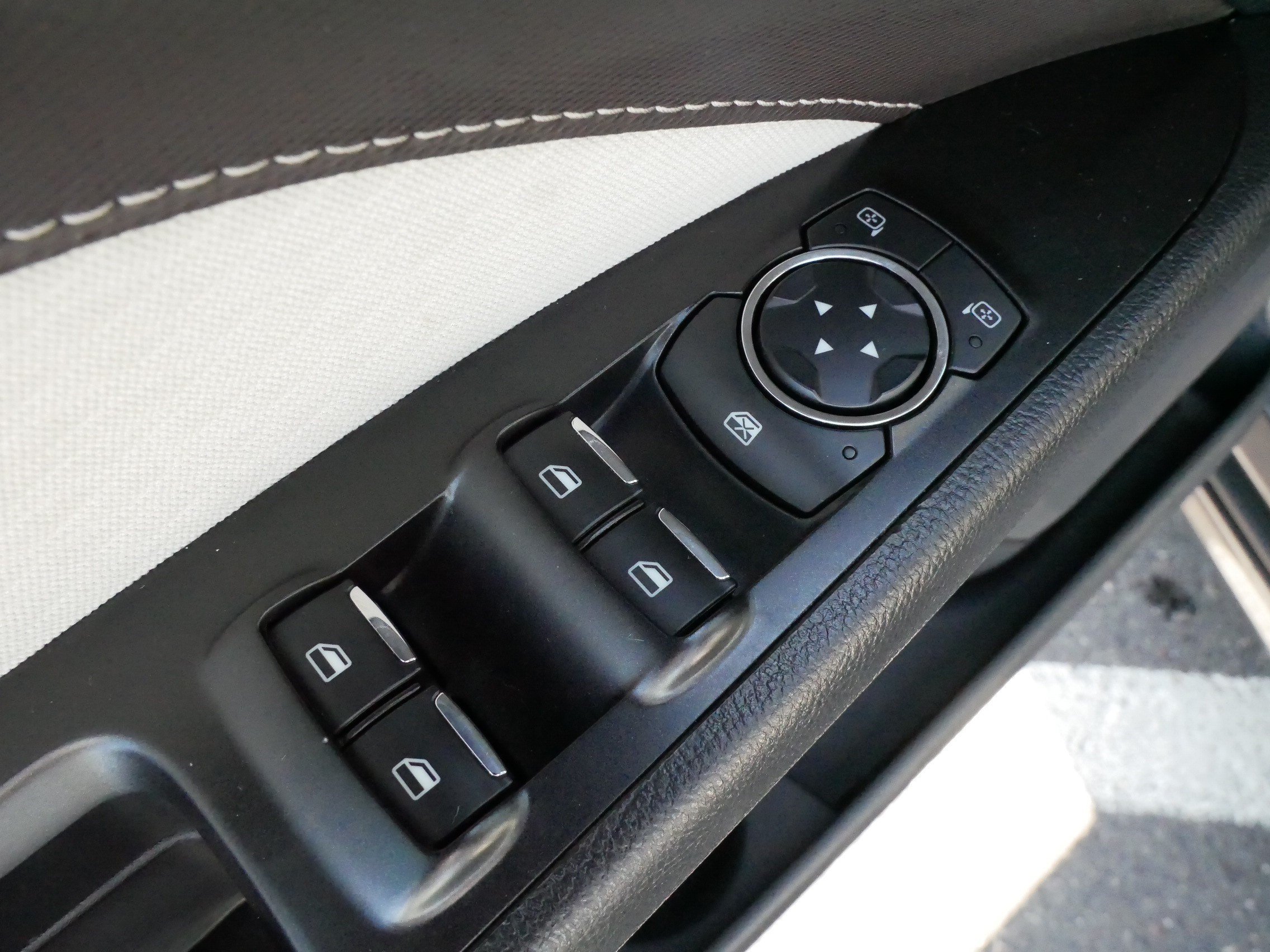 Used 2020 Magnetic Metallic Ford SE image 19