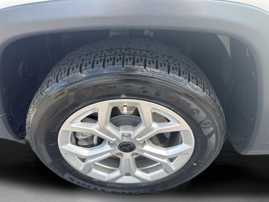 Used 2025 Bright White Clearcoat Jeep Latitude image 34
