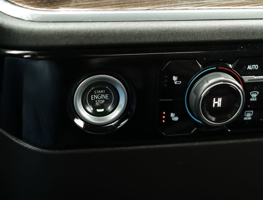 Used 2024 Summit White Chevrolet LT image 19
