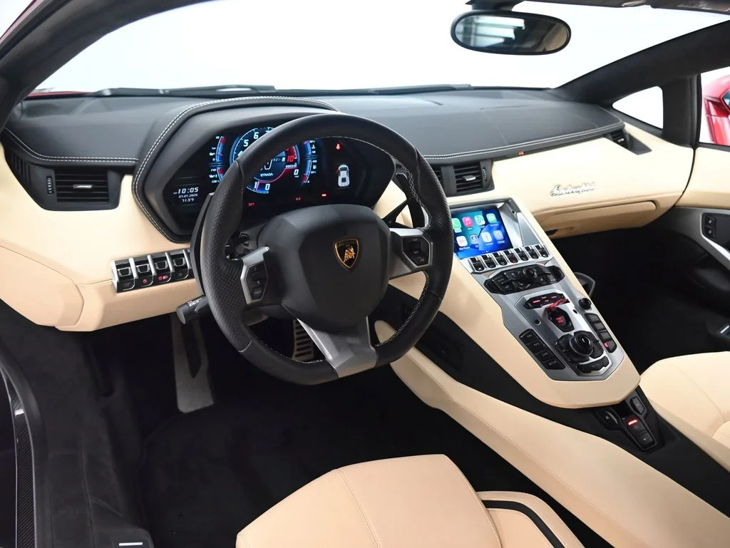 Used 2018 Maroon Lamborghini  image 17