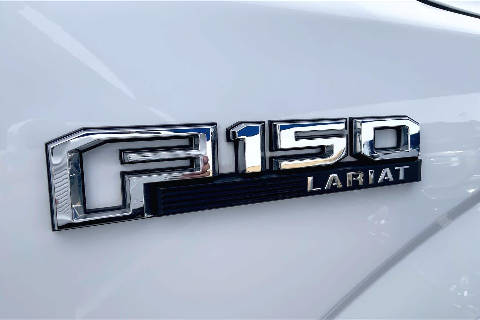 Used 2017 Oxford White Ford Lariat image 30