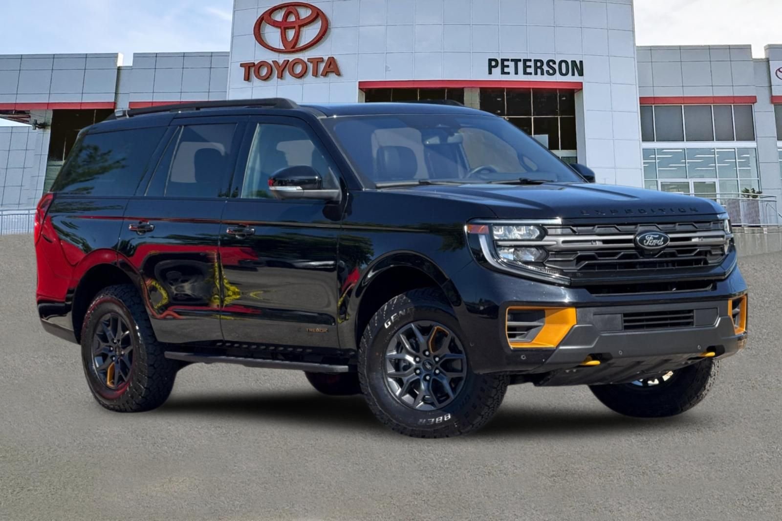 Used 2025  Ford Tremor image 2